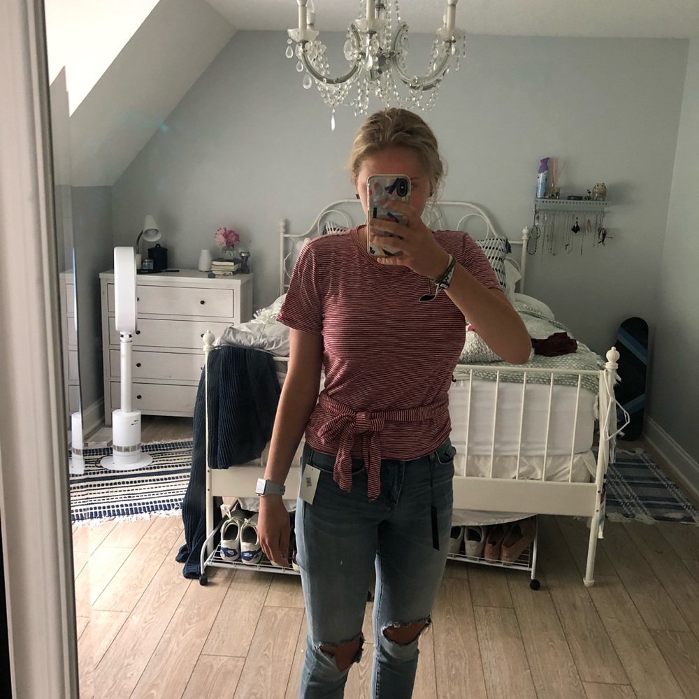 Gap tie t shirt